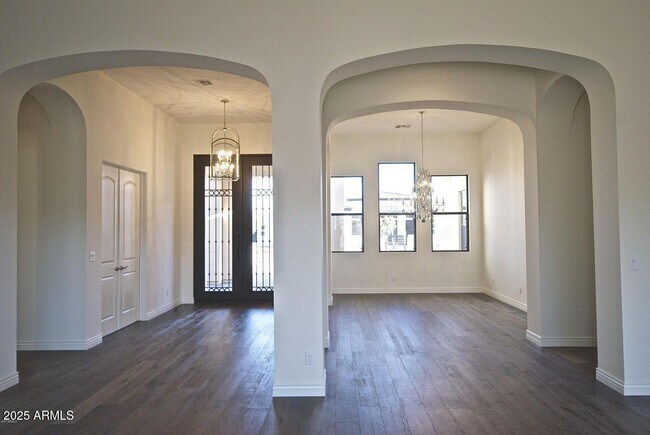 Building Photo - 2836 E Carob Dr