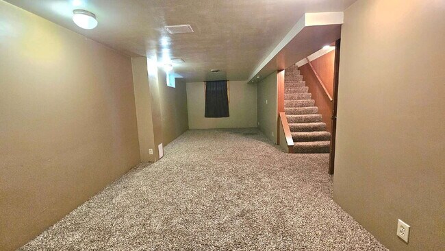 Building Photo - "Charming 3-Bed Home in Saint Paul - Cozy 1,385 Sq. Ft. Retreat!"
