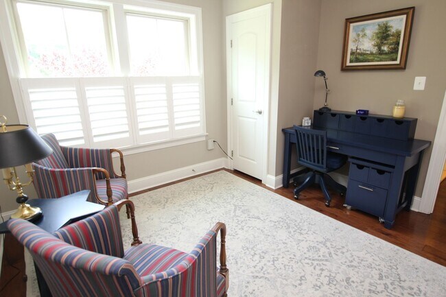 Building Photo - Beautiful Furnished Home Close to Bethany ...