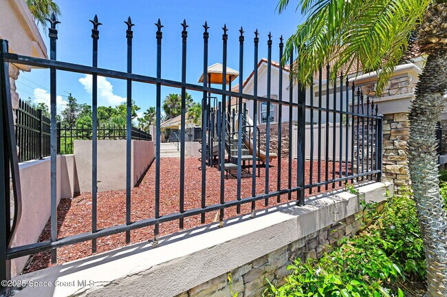 Building Photo - 1475 Isabella Dr