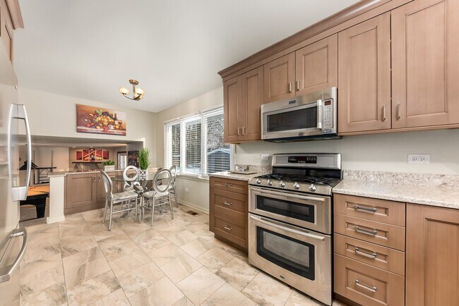 Building Photo - 8526 W 107th St