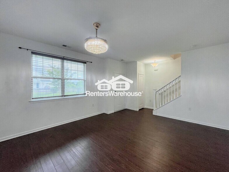 Building Photo - 1713 Dresdon Ln