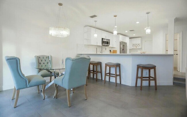 Building Photo - 819 Windermere Way