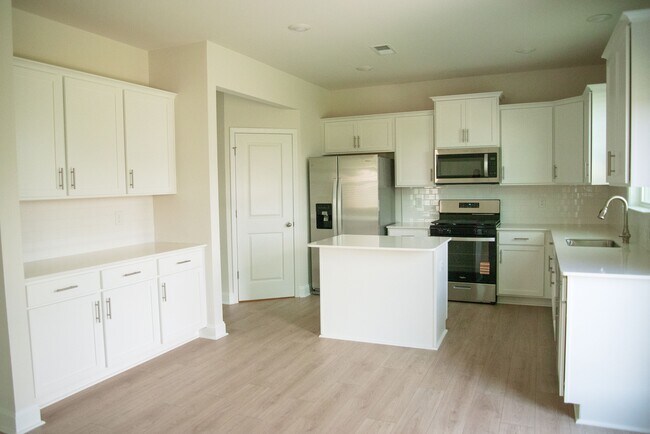 Building Photo - 307 River Trce Lp