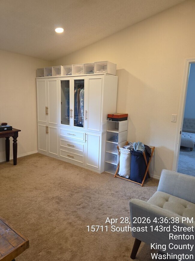 Building Photo - Renton - 4 bedroom 2.5 bath rental home - Custom home with large rooms - Available July 5th 2026
