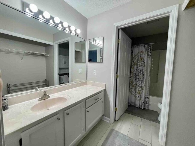 Building Photo - Furnished OR Unfurnished Studio in Miramar Beach!