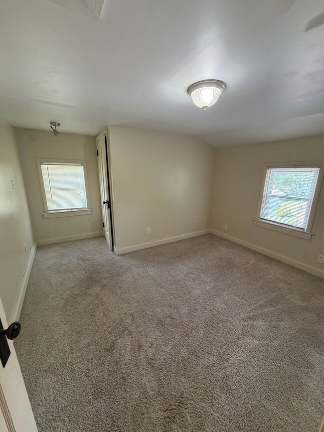 Building Photo - 3423 Ellwood Rd