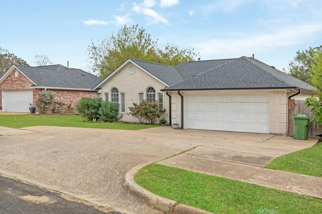 Building Photo - MAY MOVE IN!  3 Bed, 2 Bath Home in Bryan Available Now!