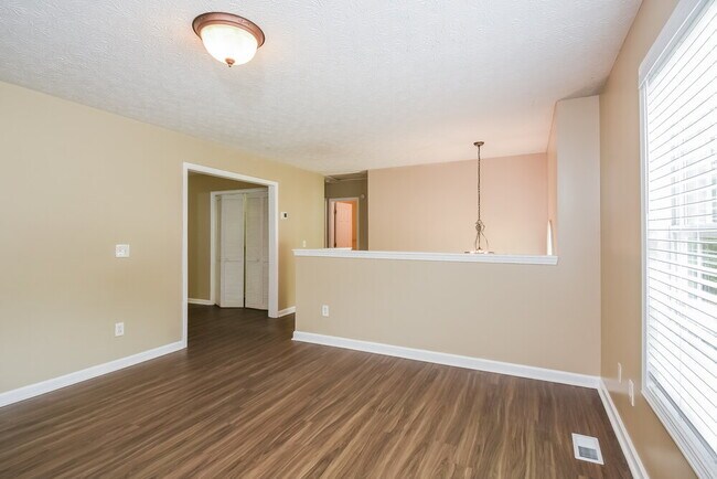 Building Photo - 110 Grove Ln