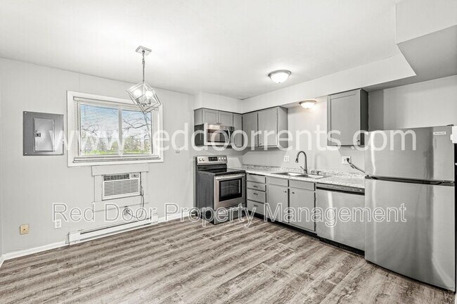 Building Photo - 10301 Medallion Dr