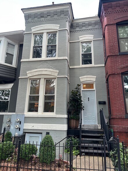 Building Photo - 631 14th St NE