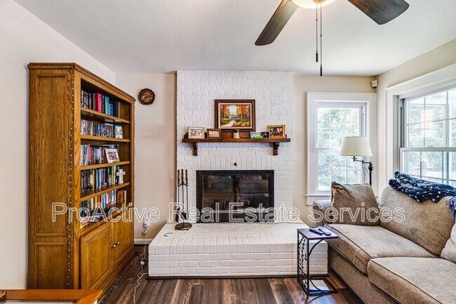 Building Photo - 6040 Airway Ln