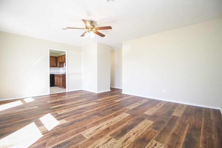 Building Photo - 5262 Spicer Rd