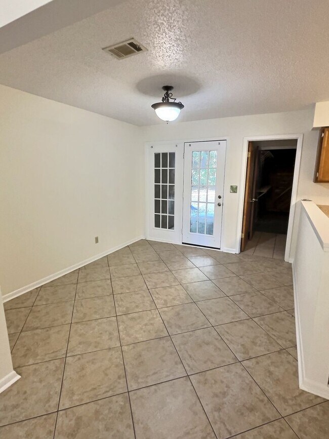 Building Photo - 3 BD 2 BA Home in the Ocean Springs School District