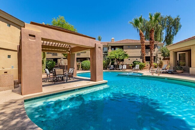 Building Photo - STUNNING UPDATED 1 BED / 1 BATH BILTMORE A...