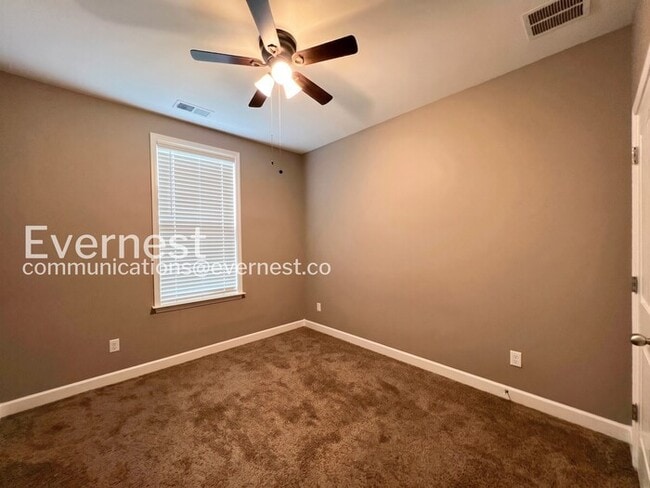 Building Photo - 5670 Matthew Dr