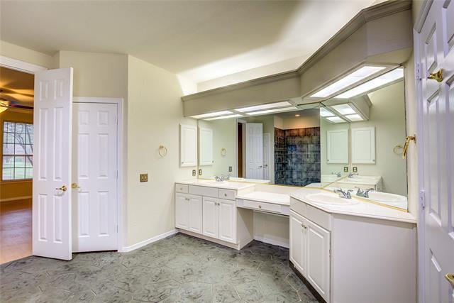 Building Photo - 219 Canyon Lake Dr