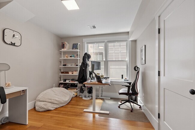 Building Photo - 35 Berkshire St