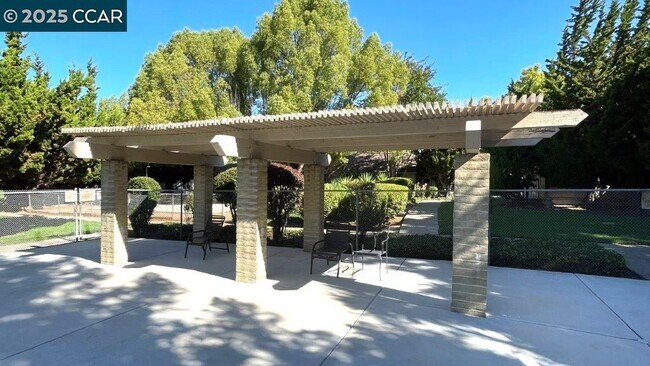 Building Photo - 4260 Clayton Rd