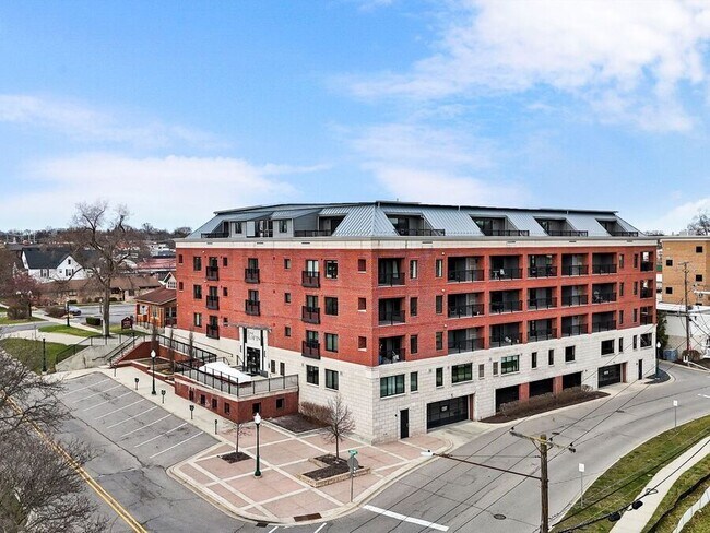 Building Photo - 1401 Walnut Blvd