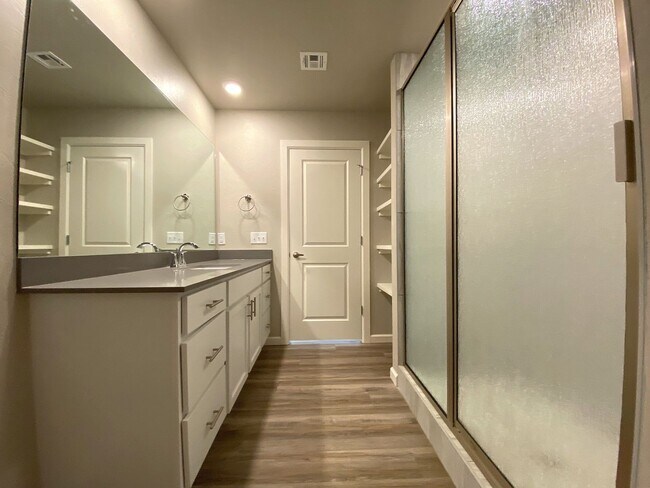 Building Photo - Townhome in Deer Creek Schools!