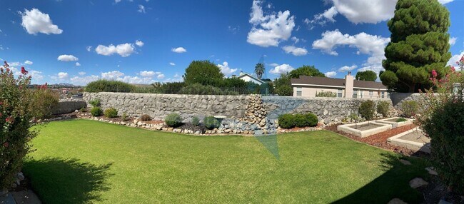 Building Photo - 703 City View Dr