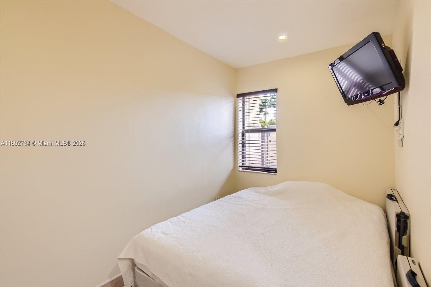 Building Photo - 3864 NE 167th St