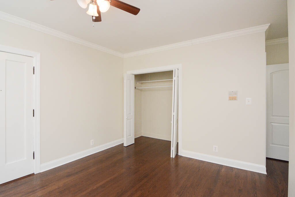 Building Photo - 3821 N Greenview Ave