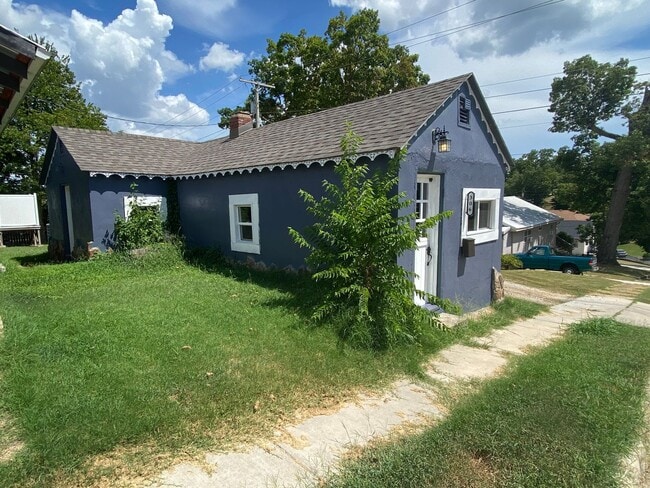 Primary Photo - Single Family Home in Downtown Branson