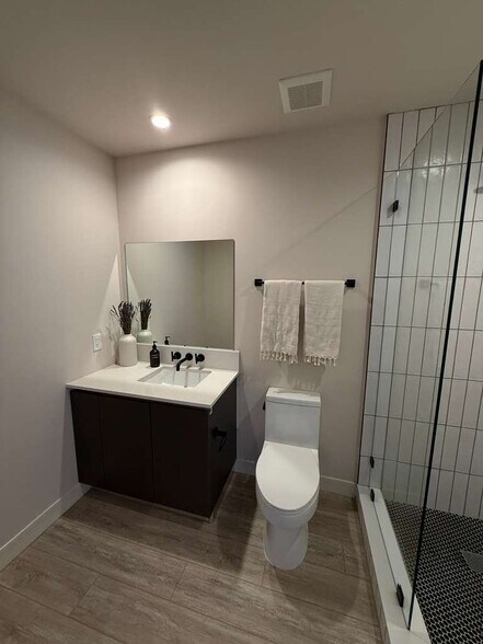 Building Photo - 521 SW 4th Ave