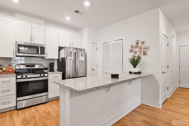 Building Photo - 735 Stiller Ln