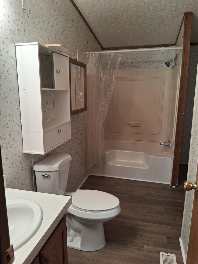 Building Photo - 1901 Meadowdale Ln