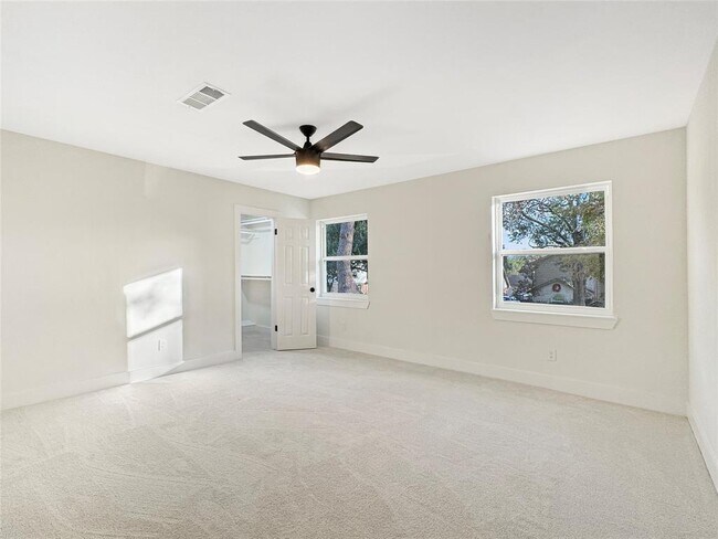 Building Photo - 5034 Oak Shadows Dr