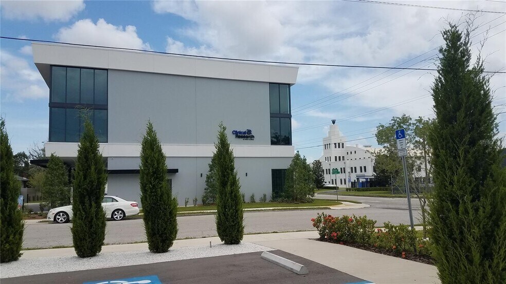 Corner Cass/Howard-Fitness/Aquatic Ctr - 2115 W Cass St