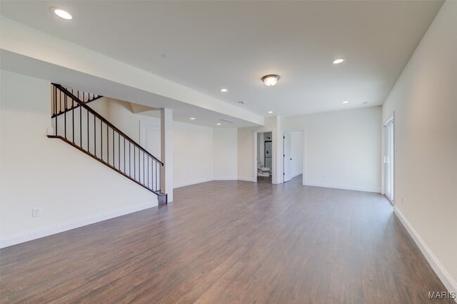 Building Photo - 2025 Maryland Oaks Cir