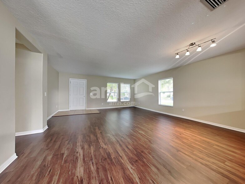 Building Photo - 11114 Golden Silence Dr
