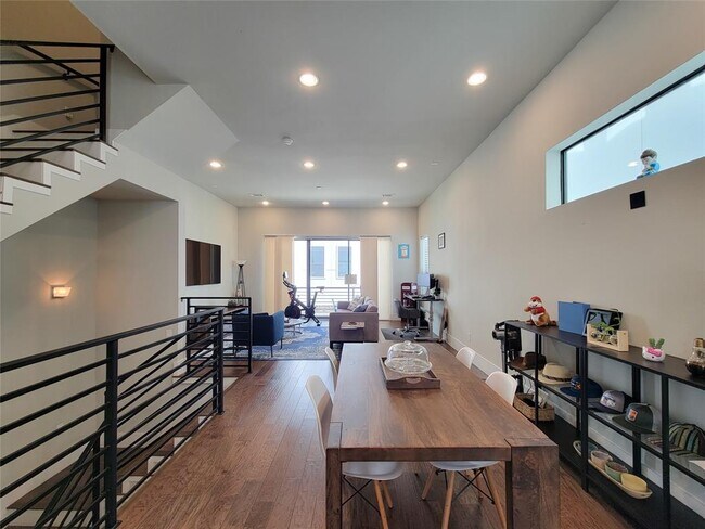 Building Photo - 5709A Larkin St