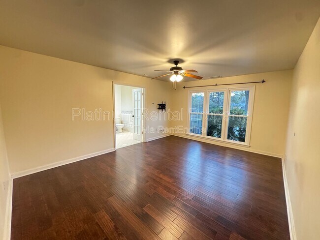 Building Photo - 1886 Benson Ave SE