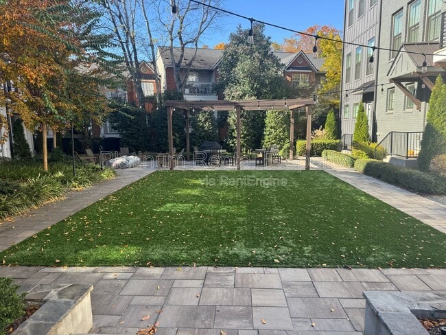 Building Photo - 137 Pacer Pl