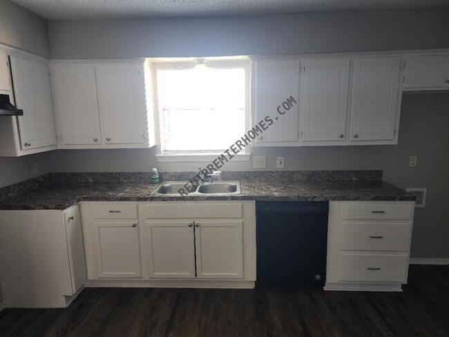 Building Photo - 613 Windsor Dr