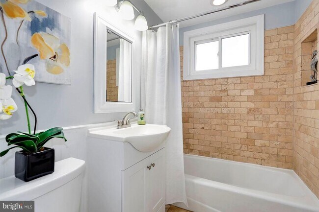 Building Photo - 1830 Columbia Pike