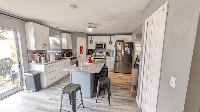 Building Photo - 106 Royalty Cir