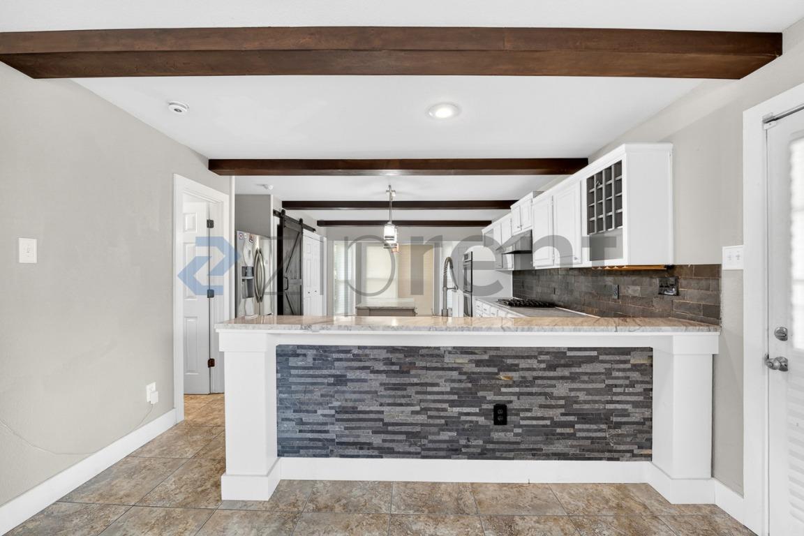 Building Photo - 3817 Dutton Dr