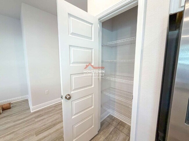 Building Photo - 714 Giese Ln