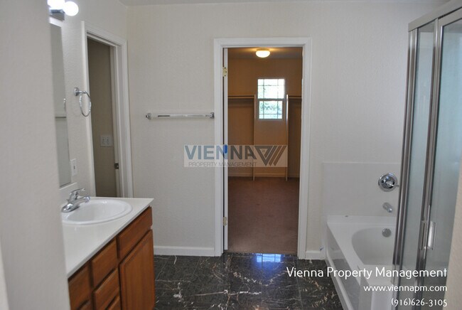 Building Photo - House for Rent in Natomas!