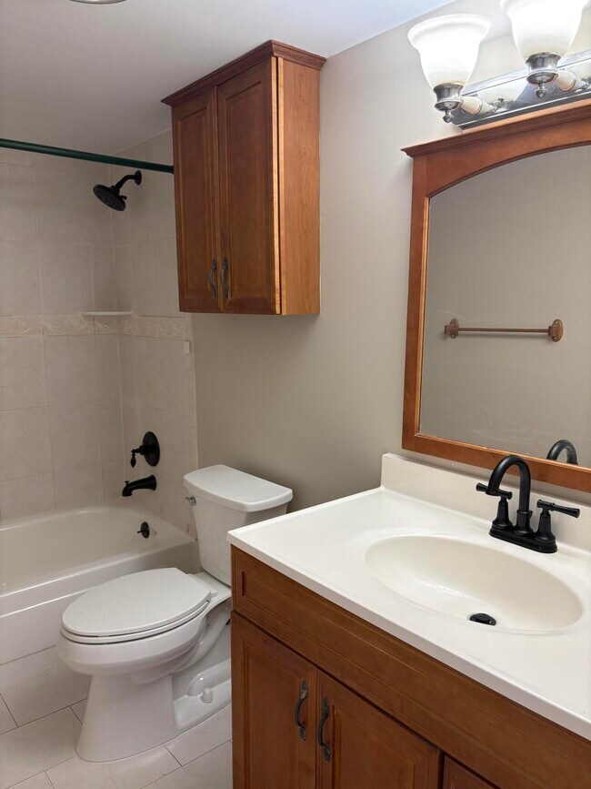 Building Photo - 2770 Garden Dr S