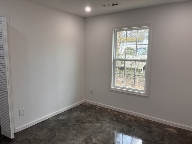 Building Photo - 408 Elm St