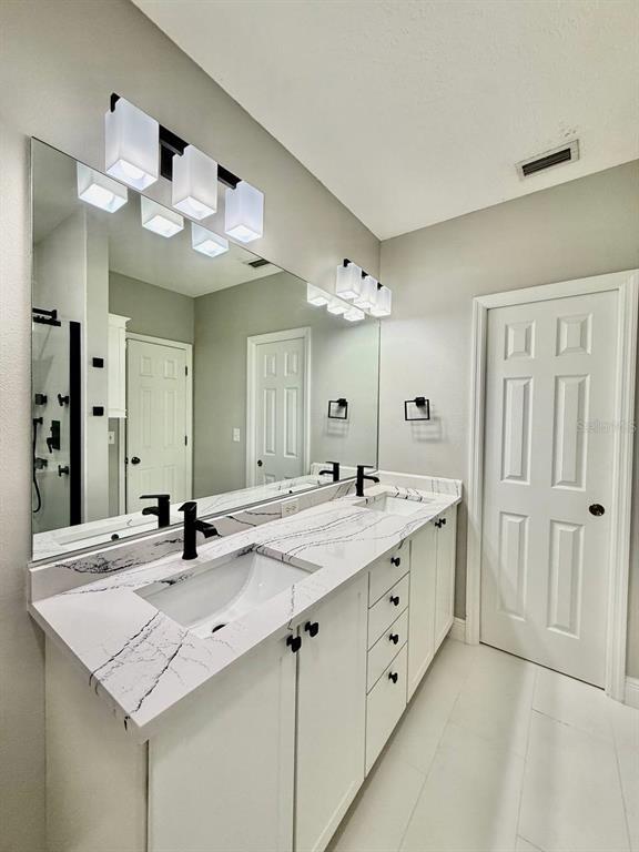 Building Photo - 505 S Tampania Ave