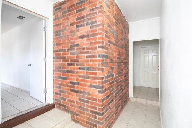 Building Photo - 107 St Pierre Ln