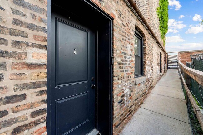 Building Photo - 2207 W 18th St